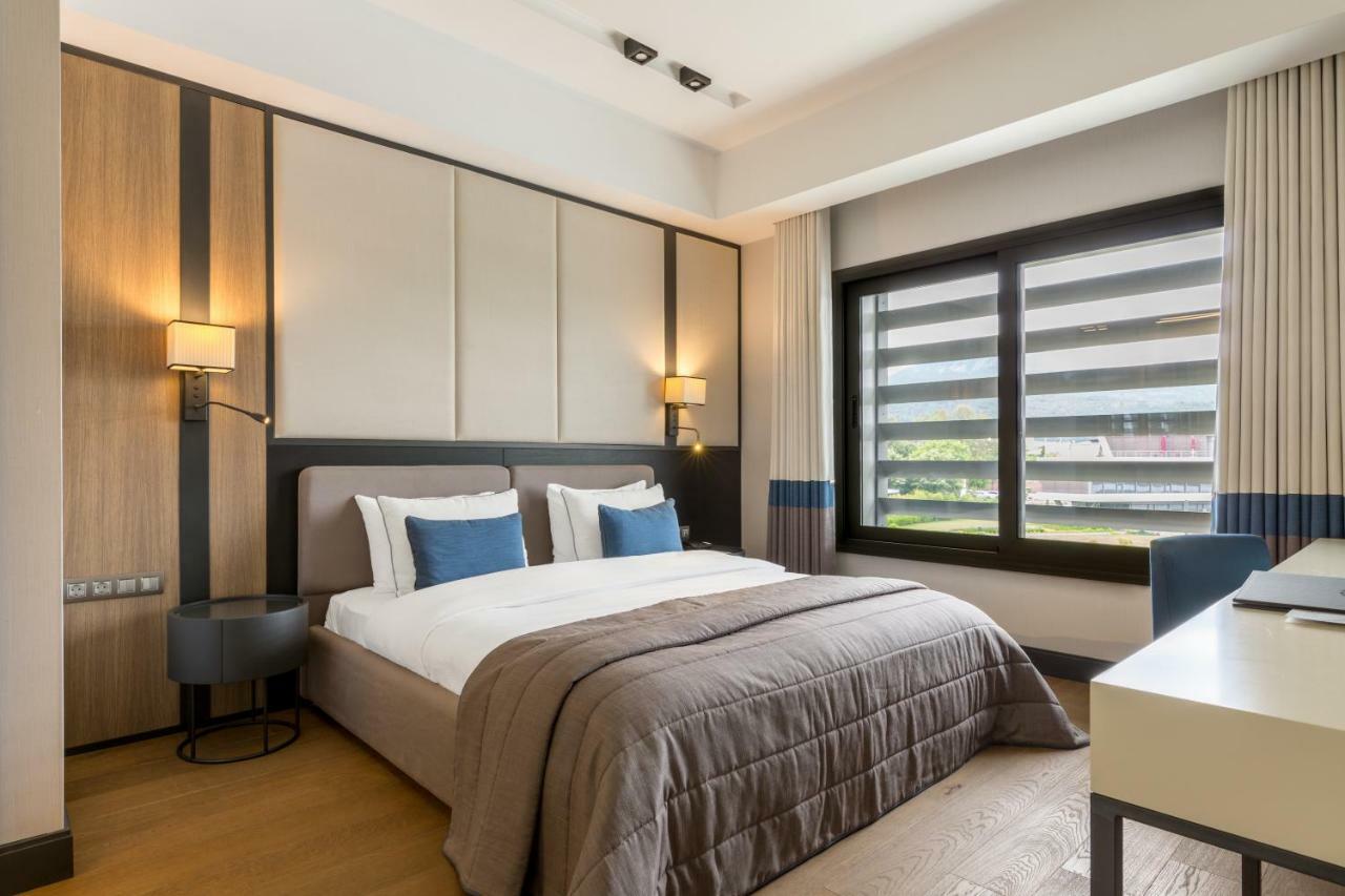 The Fortyfive Business Hotel & Spa มานิซา ภายนอก รูปภาพ
