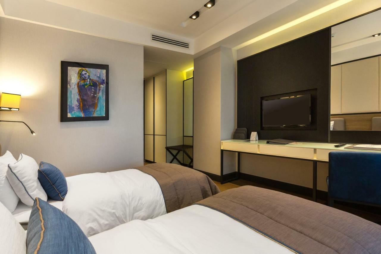 The Fortyfive Business Hotel & Spa มานิซา ภายนอก รูปภาพ